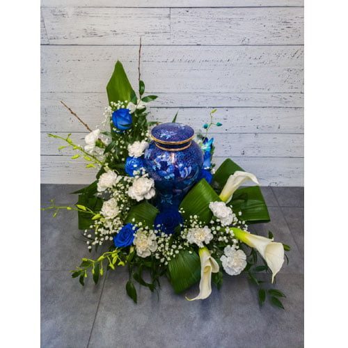 Beautiful arrangement of funeral flowers | Service Actuel
